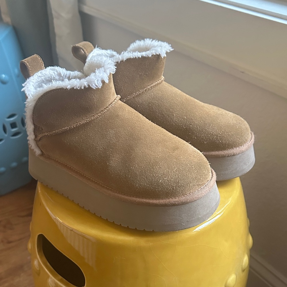 Koolaburra Brown Suede Fur-Lined Boots